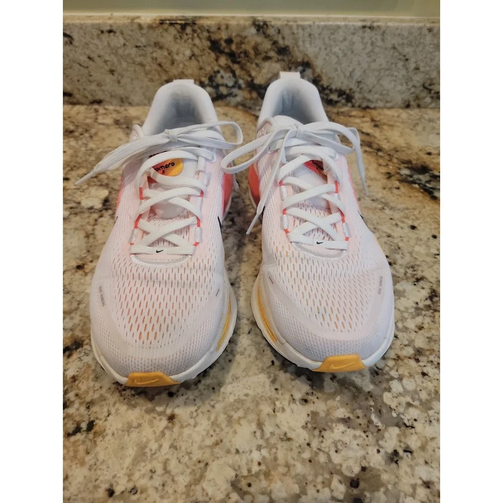Nike Women's Vomero 18 HM6804-100 White Running Shoes Size 10 B Sneaker